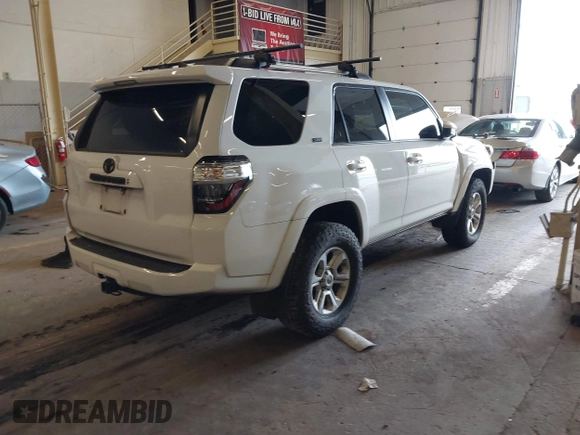 2021 Toyota 4Runner SR5 z VIN JTEMU5JR0M5902037, wystawiony jako IAAI lot #41998628 z przebiegiem 102 931 mil mil oraz . Historia ofert i sprzedaży dostępna na DreamBid. Obrazek 4.
