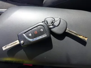 2018 Toyota C-HR XLE z VIN NMTKHMBX7JR004448, wystawiony jako IAAI lot #42785933 z przebiegiem 112 115 mil mil oraz . Historia ofert i sprzedaży dostępna na DreamBid. Obrazek 11.