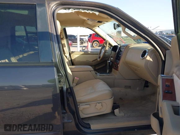 2007 Ford Explorer Eddie Bauer with VIN 1FMEU74E97UB21570, listed as a IAAI auction lot 41999100 with 203,883 mi miles. Bid and sale history available at carsss.com. Image 5.