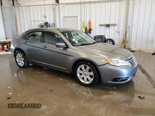 2013 Chrysler 200 LX with VIN 1C3CCBAB7DN704760, listed as a Copart auction lot 42809845 with 147,891 mi miles and Clean Title. Bid and sale history available at carsss.com. Image 4.