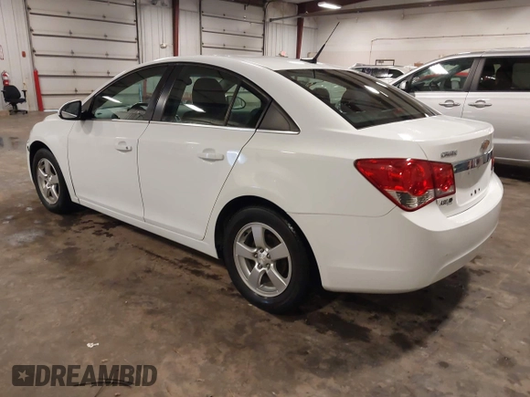 2014 Chevrolet Cruze 1LT z VIN 1G1PC5SB5E7390585, wystawiony jako IAAI lot #42567546 z przebiegiem 119 076 mil mil oraz . Historia ofert i sprzedaży dostępna na DreamBid. Obrazek 3.