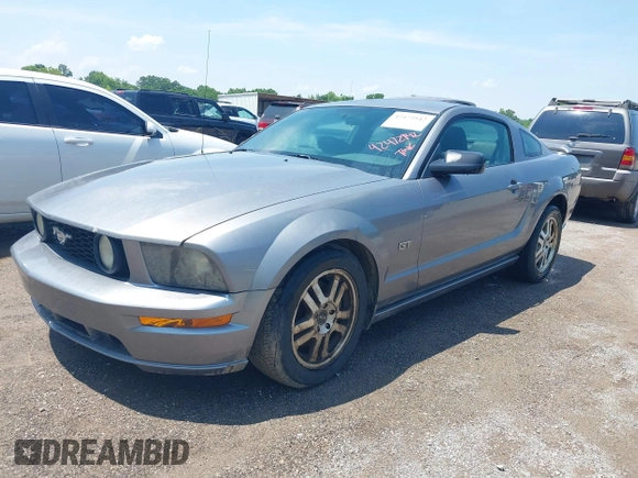 2006 Ford Mustang GT Deluxe с VIN 1ZVFT82H065176946, выставлен на аукционе IAAI как лот 42472942 с пробегом 157 711 миль миль и . История ставок и продаж доступна на DreamBid. Изображение 17.