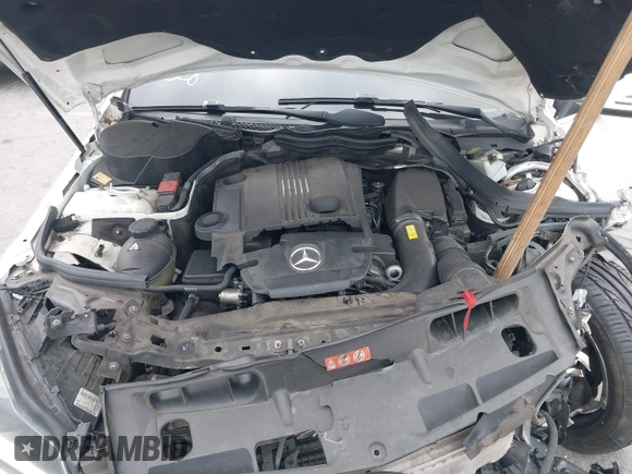 2013 Mercedes-Benz C 250 Sport z VIN WDDGF4HBXDA862156, wystawiony jako IAAI lot #42425713 z przebiegiem Nie podano mil oraz . Historia ofert i sprzedaży dostępna na DreamBid. Obrazek 10.