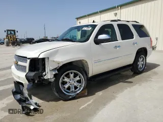 2013 Chevrolet Tahoe LTZ z VIN 1GNSCCE07DR300525, wystawiony jako Copart lot #48173605 z przebiegiem 59 658 mil mil oraz Czysty tytuł • Clean title. Historia ofert i sprzedaży dostępna na DreamBid. Obrazek 1.