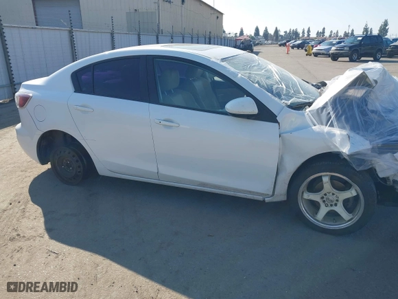 2013 Mazda Mazda3 i Grand Touring with VIN JM1BL1WP3D1783731, listed as a IAAI auction lot 41573753 with 253,424 mi miles. Bid and sale history available at carsss.com. Image 13.