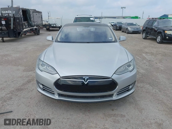 2013 Tesla Model S with VIN 5YJSA1CG3DFP28908, listed as a IAAI auction lot 41804041 with 140,756 mi miles and . Bid and sale history available at DreamBid. Image 12.