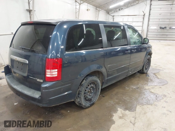 2009 Chrysler Town & Country LX with VIN 2A8HR44E79R597925, listed as a IAAI auction lot 42039180 with 226,138 mi miles. Bid and sale history available at carsss.com. Image 4.
