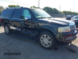 2007 Lincoln Navigator z VIN 5LMFL27527LJ14016, wystawiony jako IAAI lot #41172163 z przebiegiem 241 928 mil mil oraz . Historia ofert i sprzedaży dostępna na DreamBid. Obrazek 1.
