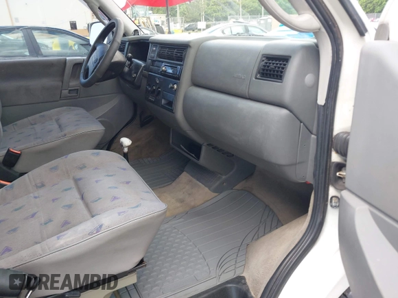 1997 Volkswagen EuroVan CV с VIN WV2EH8705VH077041, выставлен на аукционе IAAI как лот 42481515 с пробегом 144 миль миль и . История ставок и продаж доступна на DreamBid. Изображение 5.