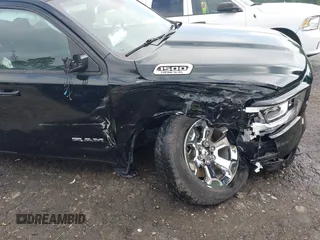 2019 Ram 1500 Big Horn z VIN 1C6SRFFT3KN858854, wystawiony jako IAAI lot #42274337 z przebiegiem 91 689 mil mil oraz . Historia ofert i sprzedaży dostępna na DreamBid. Obrazek 6.