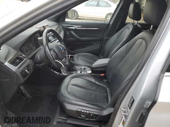 2016 BMW X1 xDrive28i z VIN WBXHT3C30GP883538, wystawiony jako Copart lot #46283315 z przebiegiem 70 696 mil mil oraz Szkoda całkowita • Salvage title. Historia ofert i sprzedaży dostępna na DreamBid. Obrazek 7.
