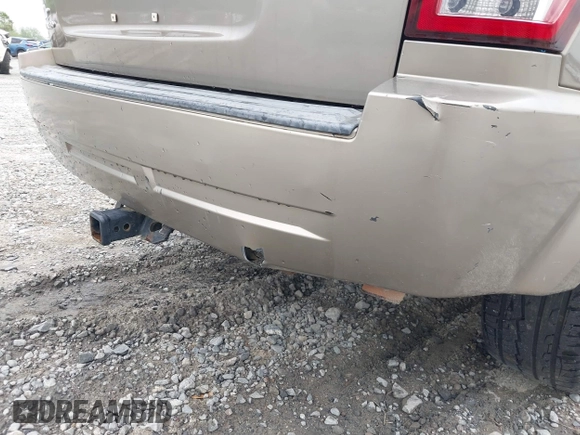 2006 Jeep Grand Cherokee Laredo with VIN 1J4HS48N56C111651, listed as a IAAI auction lot 42048777 with 224,866 mi miles. Bid and sale history available at carsss.com. Image 6.