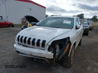 2017 Jeep Cherokee Overland z VIN 1C4PJMJS9HW631941, wystawiony jako IAAI lot #41605184 z przebiegiem 19 162 mil mil oraz . Historia ofert i sprzedaży dostępna na DreamBid. Obrazek 6.