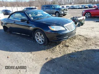 2013 Chrysler 200 Touring z VIN 1C3BCBEGXDN539546, wystawiony jako IAAI lot #41116473 z przebiegiem 142 927 mil mil oraz . Historia ofert i sprzedaży dostępna na DreamBid. Obrazek 1.