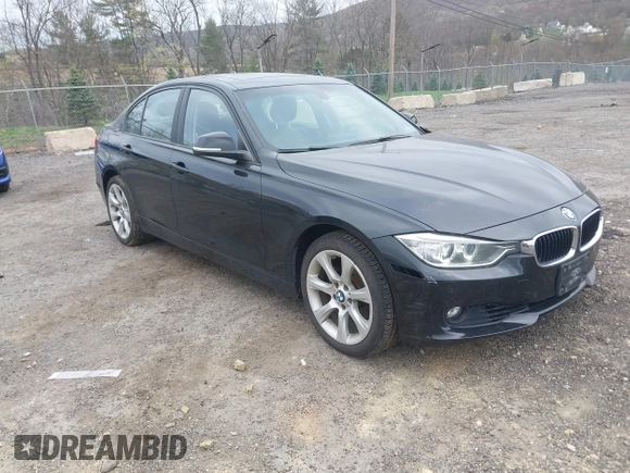 2015 BMW 3 Series 328i xDrive z VIN WBA3B5G53FNS16309, wystawiony jako IAAI lot #42093692 z przebiegiem 84 229 mil mil oraz . Historia ofert i sprzedaży dostępna na DreamBid. Obrazek 1.