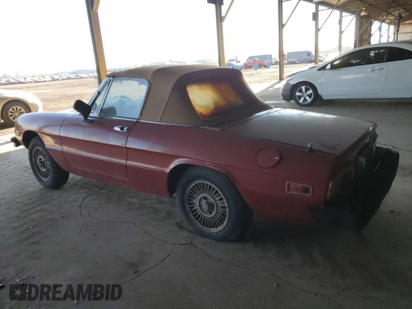 1980 Alfa Romeo Spider z VIN AR115410010807, wystawiony jako Copart lot #83566094 z przebiegiem 53 510 mil mil oraz Czysty tytuł • Clean title. Historia ofert i sprzedaży dostępna na DreamBid. Obrazek 2.