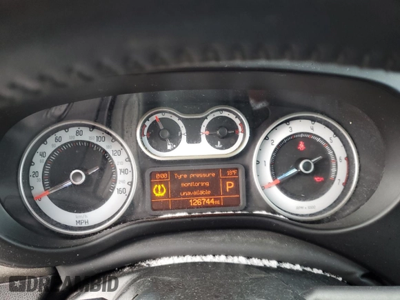 2014 FIAT 500L Trekking with VIN ZFBCFADH5EZ021059, listed as a Copart auction lot 44992125 with 126,744 mi miles and Clean Title. Bid and sale history available at DreamBid. Image 9.