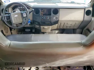2008 Ford F-250 XL z VIN 1FTNX20508ED32012, wystawiony jako Copart lot #60426005 z przebiegiem 379 231 mil mil oraz Szkoda całkowita • Salvage title. Historia ofert i sprzedaży dostępna na DreamBid. Obrazek 8.