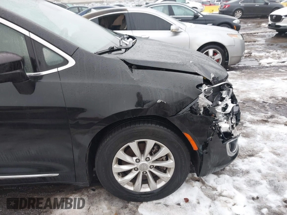 2019 Chrysler Pacifica Touring L with VIN 2C4RC1BG2KR715353, listed as a IAAI auction lot 41545730 with 38,500 mi miles and . Bid and sale history available at DreamBid. Image 18.