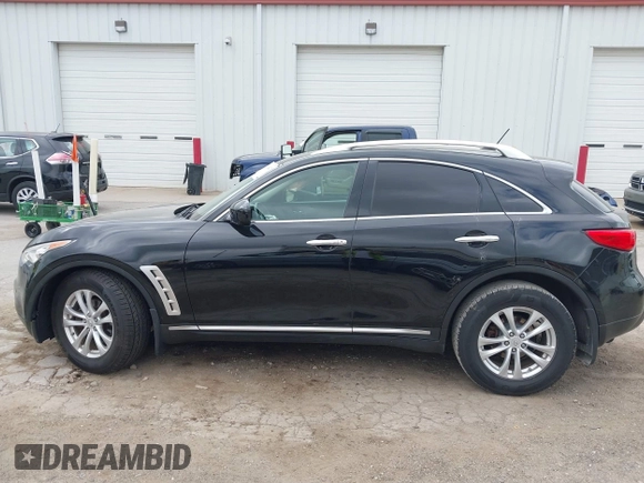 2011 Infiniti FX z VIN JN8AS1MW2BM140473, wystawiony jako IAAI lot #42248427 z przebiegiem 123 701 mil mil oraz . Historia ofert i sprzedaży dostępna na DreamBid. Obrazek 14.