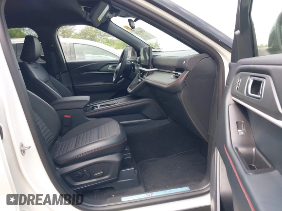 2025 Ford Explorer ST-Line with VIN 1FMUK8KH9SGB60445, listed as a IAAI auction lot 42087110 with 2,569 mi miles and . Bid and sale history available at DreamBid. Image 5.