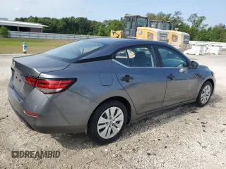 2025 Nissan Sentra S z VIN 3N1AB8BV9SY229200, wystawiony jako Copart lot #56155535 z przebiegiem 11 396 mil mil oraz Czysty tytuł • Clean title. Historia ofert i sprzedaży dostępna na DreamBid. Obrazek 3.