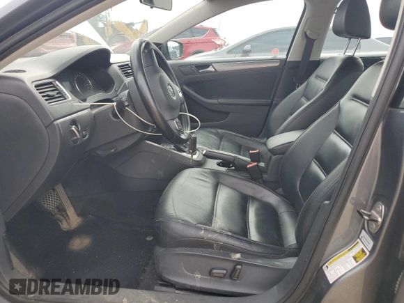 2013 Volkswagen Jetta SEL с VIN 3VWLX7AJ9DM445880, выставлен на аукционе Copart как лот 62059235 с пробегом 231 887 миль миль и Списание • Salvage title. История ставок и продаж доступна на DreamBid. Изображение 7.