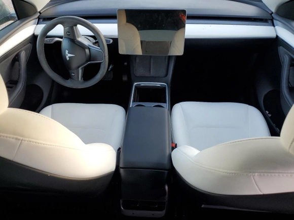 2024 Tesla Model Y Long Range z VIN 7SAYGAEEXRF211507, wystawiony jako Copart lot #56432715 z przebiegiem Nie podano mil oraz Szkoda całkowita • Salvage title. Historia ofert i sprzedaży dostępna na DreamBid. Obrazek 8.
