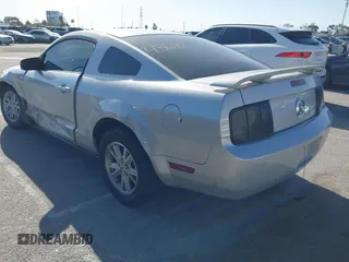 2006 Ford Mustang Standard with VIN 1ZVFT80N565198126, listed as a IAAI auction lot 41946052 with 159,915 mi miles. Bid and sale history available at carsss.com. Image 3.