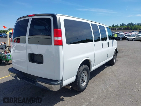 2020 Chevrolet Express Passenger z VIN 1GAWGFFGXL1155840, wystawiony jako IAAI lot #42207765 z przebiegiem 72 439 mil mil oraz . Historia ofert i sprzedaży dostępna na DreamBid. Obrazek 4.