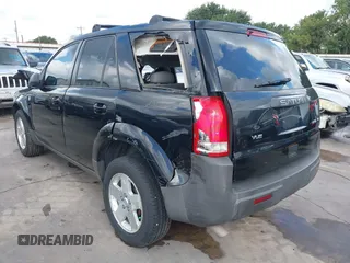 2005 Saturn VUE z VIN 5GZCZ63445S804199, wystawiony jako IAAI lot #39604225 z przebiegiem 132 819 mil mil oraz . Historia ofert i sprzedaży dostępna na DreamBid. Obrazek 3.