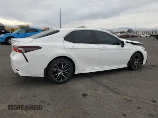 2024 Toyota Camry SE with VIN 4T1G11AK3RU844763, listed as a Copart auction lot 86654084 with 9,822 mi miles and Salvage Title. Bid and sale history available at carsss.com. Image 3.