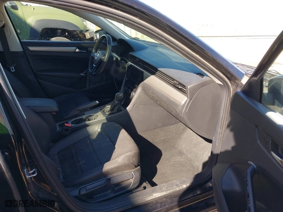 2021 Volkswagen Passat 2.0T SE with VIN 1VWSA7A39MC001172, listed as a IAAI auction lot 41681141 with 95,306 mi miles. Bid and sale history available at carsss.com. Image 5.