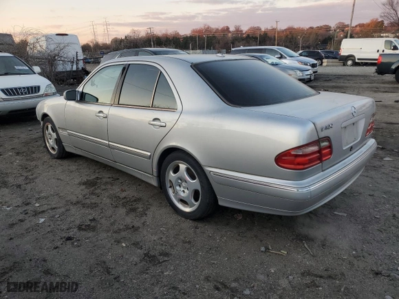 2000 Mercedes-Benz E-Class with VIN WDBJF70J7YB049473, listed as a Copart auction lot 82396624 with 197,515 mi miles and Salvage Title. Bid and sale history available at carsss.com. Image 2.