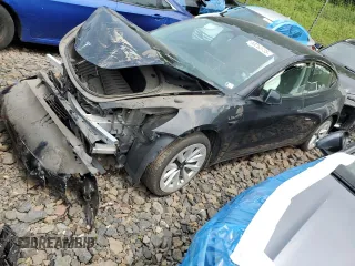 2022 Tesla Model 3 z VIN 5YJ3E1EA3NF288398, wystawiony jako Copart lot #50252735 z przebiegiem 89 968 mil mil oraz Szkoda całkowita • Salvage title. Historia ofert i sprzedaży dostępna na DreamBid. Obrazek 1.
