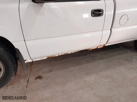 2005 GMC Sierra 1500 Work Truck with VIN 1GTEC14XX5Z120398, listed as a IAAI auction lot 41889905 with NaN miles. Bid and sale history available at carsss.com. Image 12.