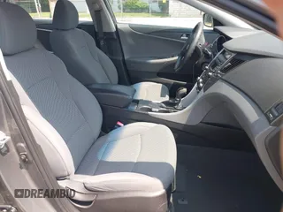 2014 Hyundai Sonata GLS z VIN 5NPEB4AC9EH890122, wystawiony jako IAAI lot #42405284 z przebiegiem 128 666 mil mil oraz . Historia ofert i sprzedaży dostępna na DreamBid. Obrazek 5.