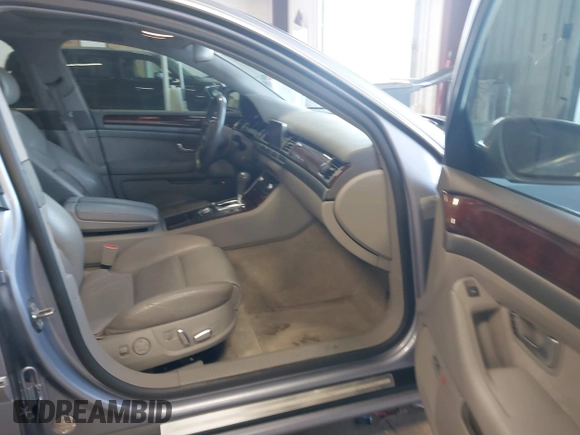 2005 Audi A8 4.2L z VIN WAULL44E05N012092, wystawiony jako IAAI lot #42158516 z przebiegiem 195 682 mil mil oraz . Historia ofert i sprzedaży dostępna na DreamBid. Obrazek 5.
