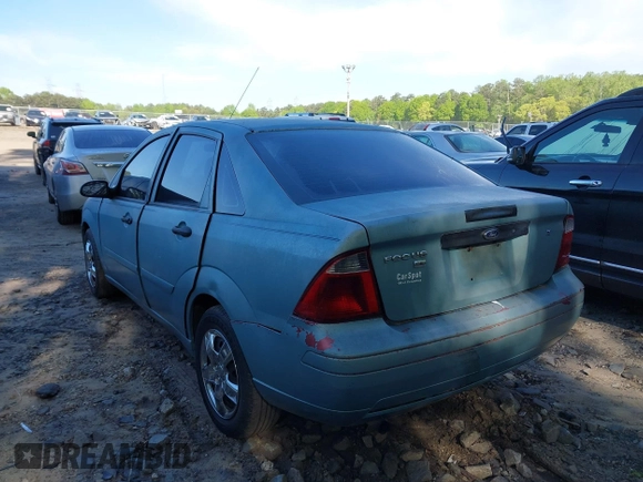 2007 Ford Focus S with VIN 1FAFP34N97W323618, listed as a IAAI auction lot 42003664 with 229,254 mi miles and . Bid and sale history available at carsss.com. Image 3.