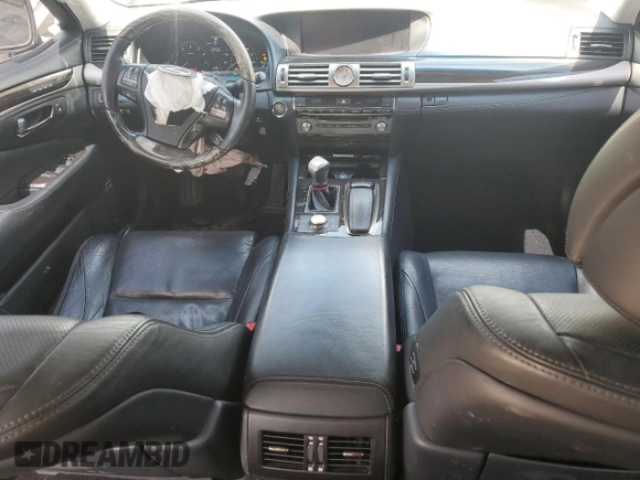 2013 Lexus LS 460 z VIN JTHCL5EF0D5019427, wystawiony jako Copart lot #56021135 z przebiegiem 95 609 mil mil oraz Szkoda całkowita • Salvage title. Historia ofert i sprzedaży dostępna na DreamBid. Obrazek 8.