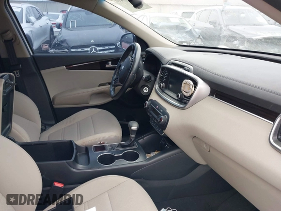 2019 Kia Sorento LX with VIN 5XYPG4A37KG524608, listed as a IAAI auction lot 41824210 with 103,228 mi miles. Bid and sale history available at carsss.com. Image 5.