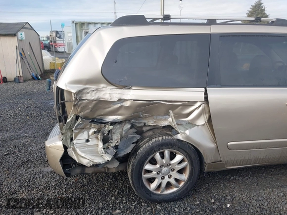 2007 Kia Sedona EX with VIN KNDMB233676121720, listed as a IAAI auction lot 41606082 with 200,736 mi miles. Bid and sale history available at carsss.com. Image 6.