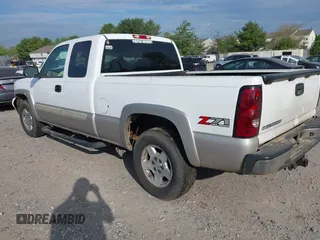 2006 Chevrolet Silverado 1500 LT2 with VIN 1GCEK19B26Z118338, listed as a IAAI auction lot 42157726 with 211,133 mi miles and . Bid and sale history available at DreamBid. Image 3.