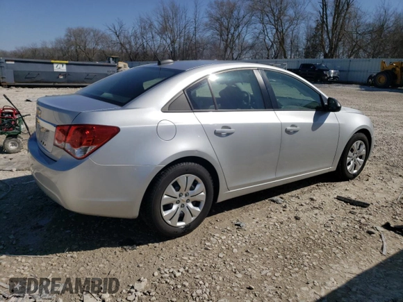 2015 Chevrolet Cruze LS z VIN 1G1PA5SH3F7217319, wystawiony jako Copart lot #48901504 z przebiegiem 133 266 mil mil oraz Szkoda całkowita • Salvage title. Historia ofert i sprzedaży dostępna na DreamBid. Obrazek 3.