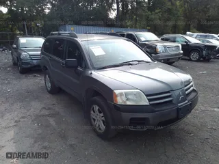 2005 Mitsubishi Endeavor LS with VIN 4A4MN21S55E004529, listed as a IAAI auction lot 28475305 with 121,379 mi miles. Bid and sale history available at carsss.com. Image 1.