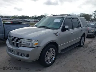 2007 Lincoln Navigator with VIN 5LMFU28557LJ21232, listed as a IAAI auction lot 41521036 with 124,374 mi miles. Bid and sale history available at carsss.com. Image 2.