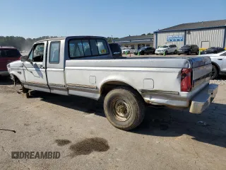 1995 Ford F-250 with VIN 1FTHX25F8SKC12692, listed as a Copart auction lot 74047124 with 391,327 mi miles and Salvage Title. Bid and sale history available at carsss.com. Image 2.