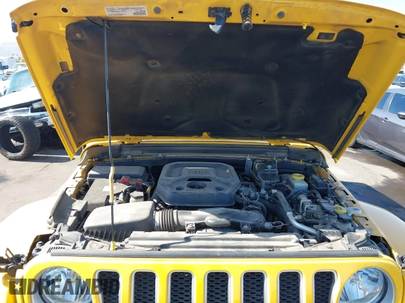 2018 Jeep Wrangler Unlimited Sahara z VIN 1C4HJXEN3JW306282, wystawiony jako IAAI lot #42302821 z przebiegiem 70 204 mil mil oraz . Historia ofert i sprzedaży dostępna na DreamBid. Obrazek 10.