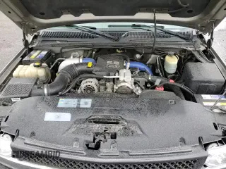 2001 Chevrolet Silverado 2500HD LS z VIN 1GCHC29151E342520, wystawiony jako Copart lot #84486544 z przebiegiem 160 886 mil mil oraz Szkoda całkowita • Salvage title. Historia ofert i sprzedaży dostępna na DreamBid. Obrazek 13.