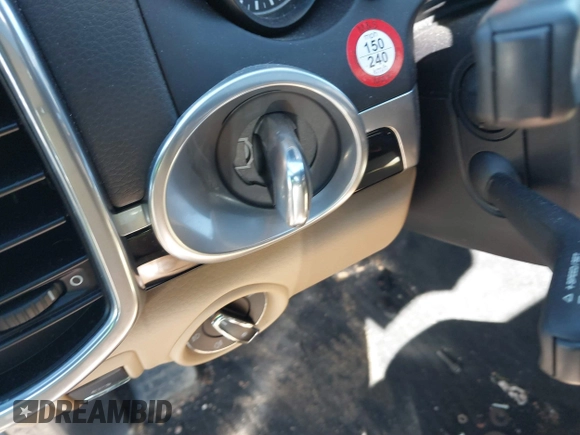 2018 Porsche Cayenne z VIN WP1AA2A2XJKA07829, wystawiony jako IAAI lot #41681207 z przebiegiem Nie podano mil oraz . Historia ofert i sprzedaży dostępna na DreamBid. Obrazek 11.